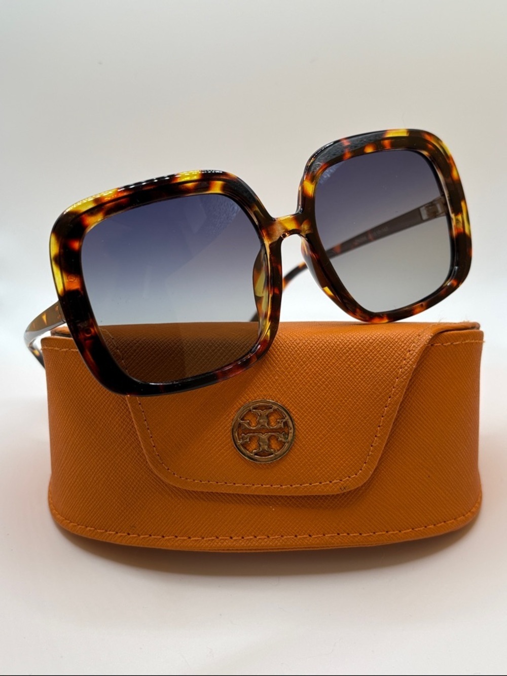 Tory Burch Orange Sunglasses Case w/ Non-Branded Tortoiseshell Square Sunglasses
